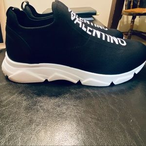 Valentino black and white 8.5 sneakers NEW WITH OUT TAGS slightly use